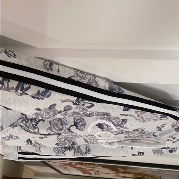 Calvin Klein Sweatshirt - Picture 2 of 5